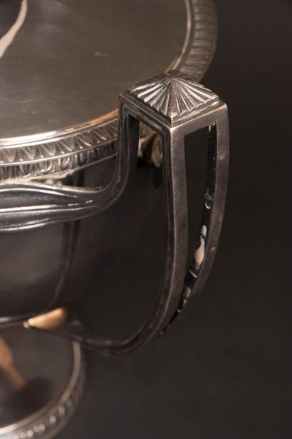 Soup tureen with silver-plated metal handles.
Empire...