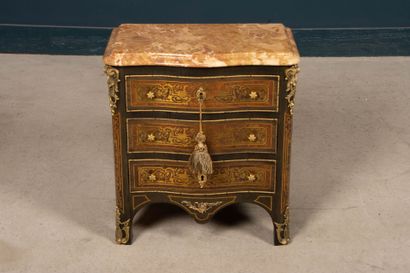 Amaranth veneered child's chest of drawers,...