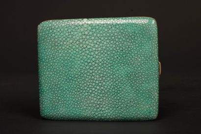 Cigarette case in brass sheathed in stingray
10.5...