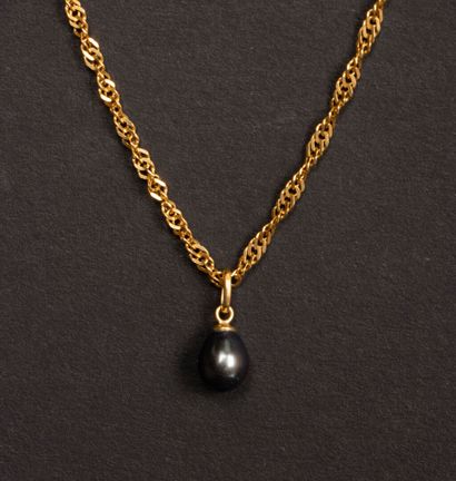 Twisted gold chain,
750°/00 gold.
Length:...
