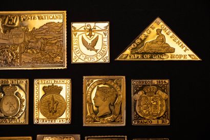 Collection of 15 World stamps in vermeil.
Silver...