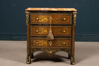 Amaranth veneered child's chest of drawers,...