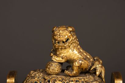 CHINA - Covered fang ding incense burner...