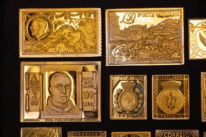 Collection of 15 World stamps in vermeil.
Silver...
