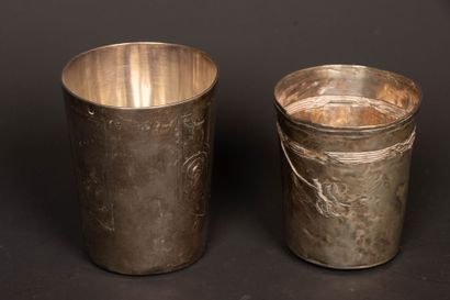 Two silver kettledrums.
Silver 925°/00, minerve.
H:...