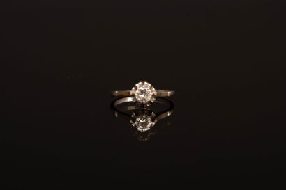 Solitaire ring in platinum, set with a diamond...