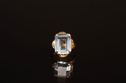 Yellow gold ring set with an emerald-cut...
