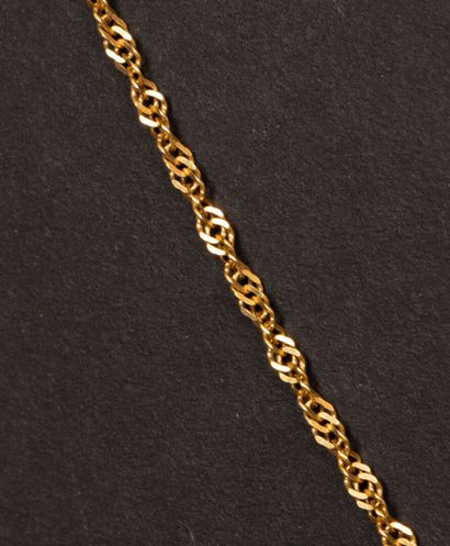 Twisted gold chain,
750°/00 gold.
Length:...