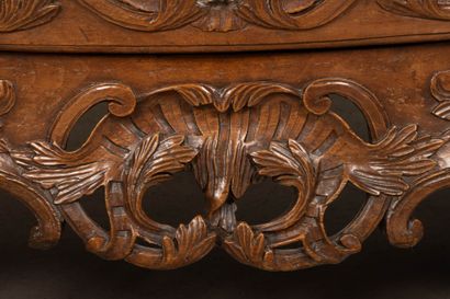 Nîmes chest of drawers in richly carved walnut,...
