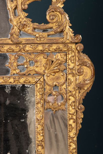 Wood and gilded stucco mirror with parecloses...