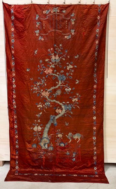 Silk portetière embroidered with blue and...