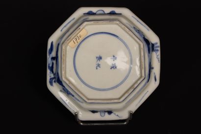 JAPAN, Arita- Edo period (1603-1868).
Octagonal...