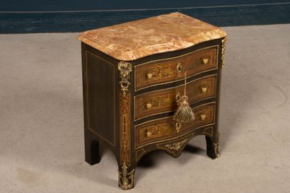 Amaranth veneered child's chest of drawers,...