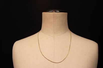 Gold curb chain.
750°/00 gold.
Length: 54...