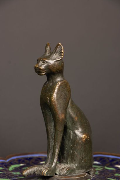 Bronze baguier, the cup with cloisonné enamel,...