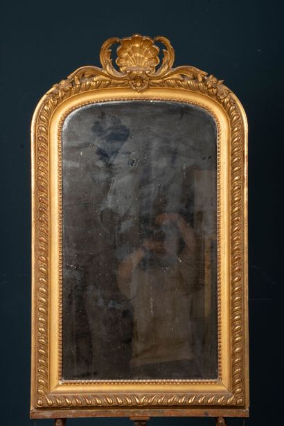 Mirror frame in wood and gilded stucco.
Late...