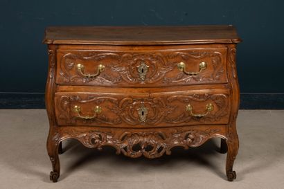 Nîmes chest of drawers in richly carved walnut,...