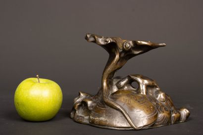 Japan early XX°:
Bronze stand with damascened...