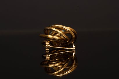 Swirl brooch in gold with orange semi-precious...