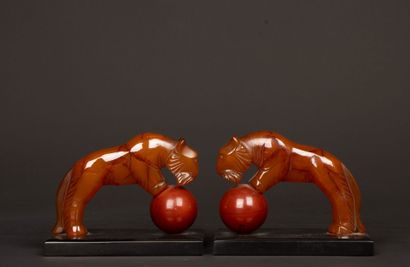 Pair of bookends decorated with tigers in...