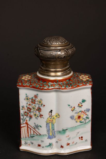 Earthenware bottle decorated with a Chinese...