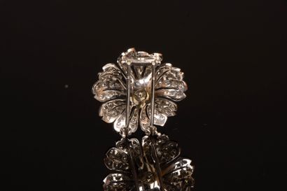Camellia brooch in emerald and diamond-paved...