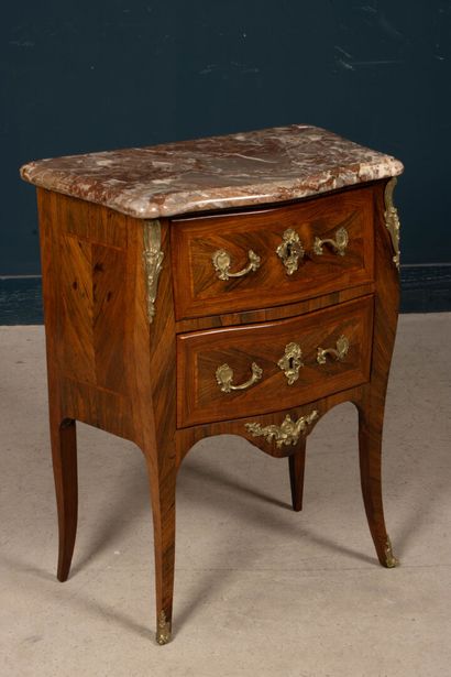 Jumping chest of drawers in amaranth and...