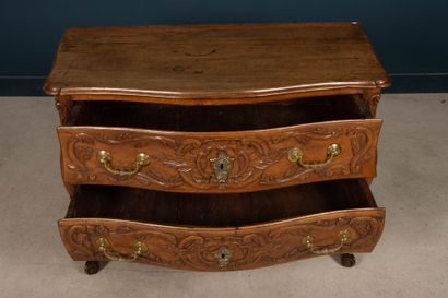 Nîmes chest of drawers in richly carved walnut,...