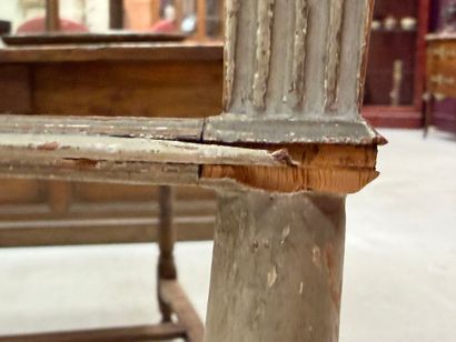 Pair of carved wood armchairs, two-tone rechampi.
A...
