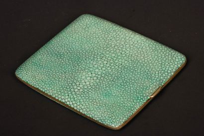 Cigarette case in brass sheathed in stingray
10.5...