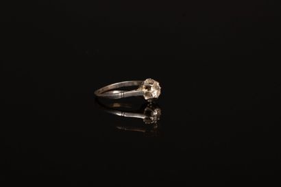 Solitaire ring in platinum, set with a diamond...