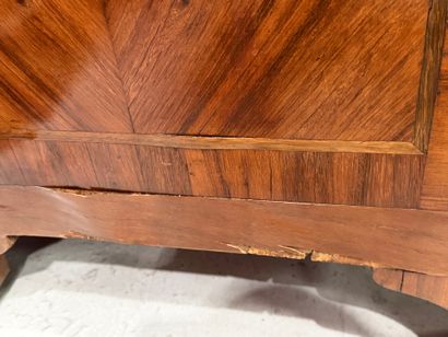 Chest of drawers in frieze, marble top, opening...