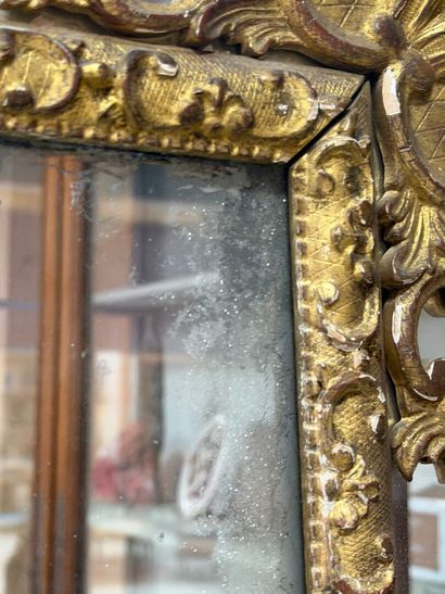 Wood and gilded stucco mirror with parecloses...