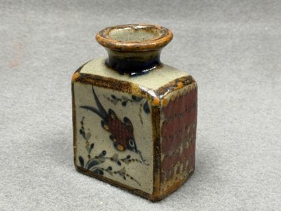 Lot: Plumier, bouteille en grès émaillé de...