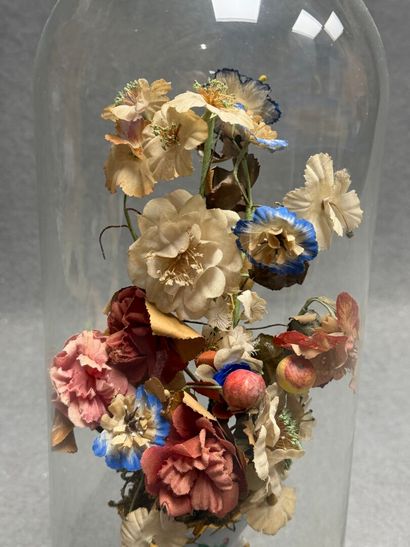 Bouquet de mariée sous globe, sur socle en...