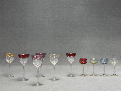 Six verres Roemer de couleur et 4 verres...