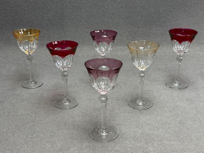 Six verres Roemer de couleur et 4 verres...