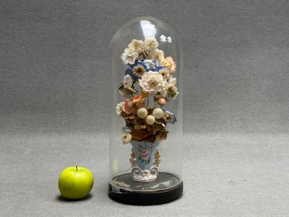 Bouquet de mariée sous globe, sur socle en...