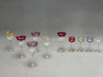 Six verres Roemer de couleur et 4 verres...
