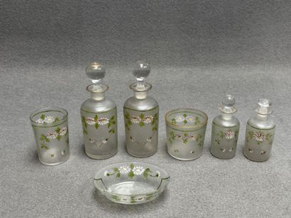 Garniture de toilette en verre émaillé comprenant...