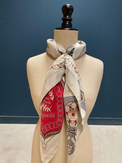 HERMES Paris
Carré en twill de soie framboise...