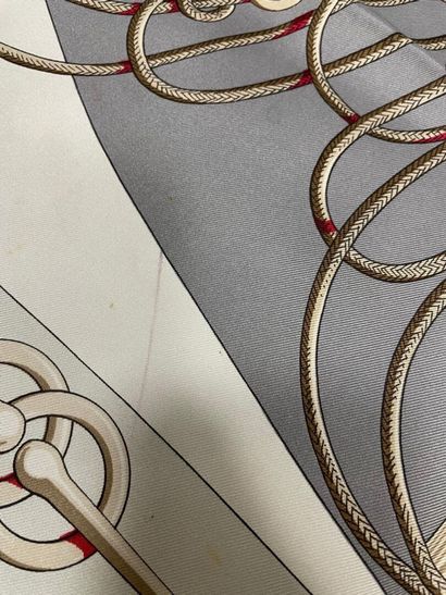 HERMES Paris
Carré en twill de soie framboise...