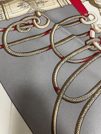 HERMES Paris
Carré en twill de soie framboise...