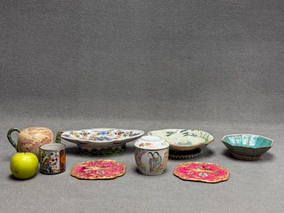 Ensemble de porcelaines de Chine et Japon...
