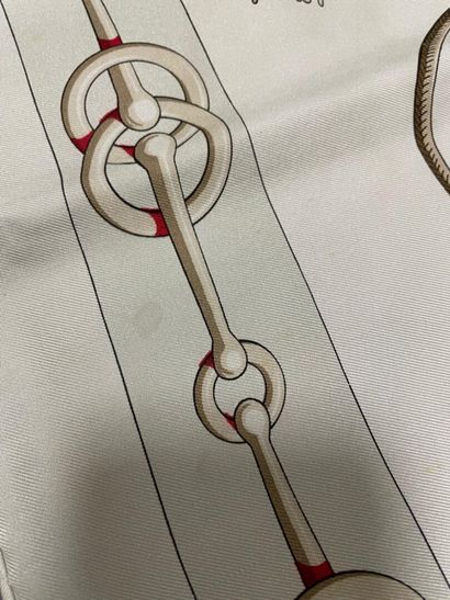 HERMES Paris
Carré en twill de soie framboise...