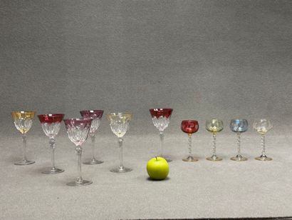 Six verres Roemer de couleur et 4 verres...