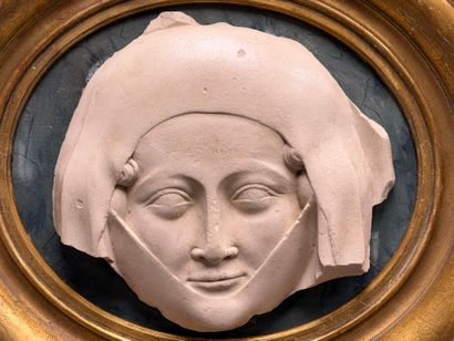Reproduction en résine du fragment de masque...