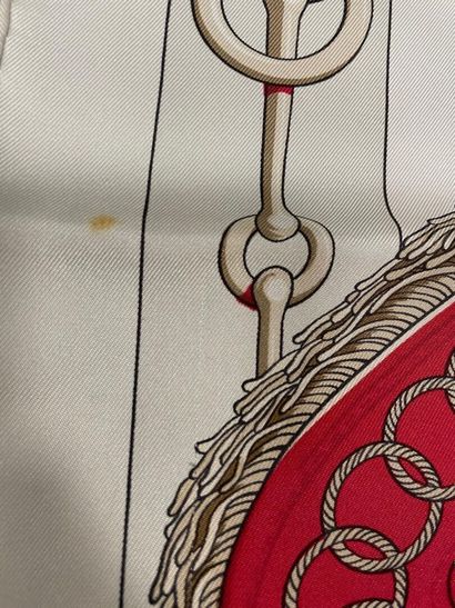 HERMES Paris
Carré en twill de soie framboise...