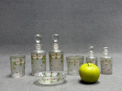 Garniture de toilette en verre émaillé comprenant...