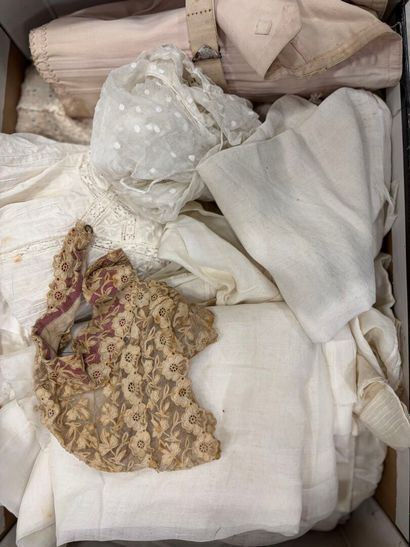 Robe de communiante, corsage en plumetis,...